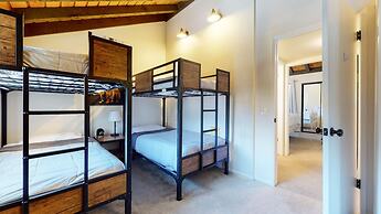 La Vista Blanc #16 3 Bedroom Condo by RedAwning