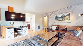 La Vista Blanc #16 3 Bedroom Condo by RedAwning