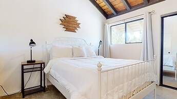 La Vista Blanc #16 3 Bedroom Condo by RedAwning