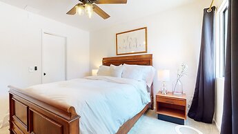 La Vista Blanc #16 3 Bedroom Condo by RedAwning