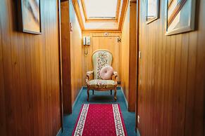 Boutique Hotel Alpina (Adults only)