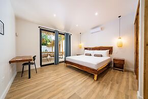 Tropical Brand new 4 BR gem in Potrero Near Beach - Casa Marzo