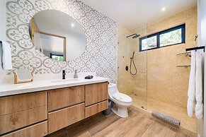 Tropical Brand new 4 BR gem in Potrero Near Beach - Casa Marzo