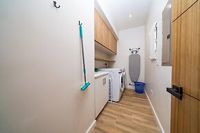 Tropical Brand new 4 BR gem in Potrero Near Beach - Casa Marzo