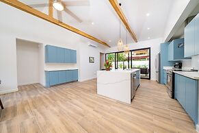 Tropical Brand new 4 BR gem in Potrero Near Beach - Casa Marzo