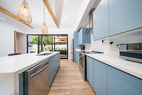 Tropical Brand new 4 BR gem in Potrero Near Beach - Casa Marzo