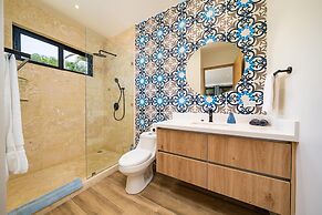 Tropical Brand new 4 BR gem in Potrero Near Beach - Casa Marzo