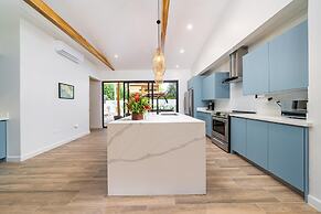 Tropical Brand new 4 BR gem in Potrero Near Beach - Casa Marzo