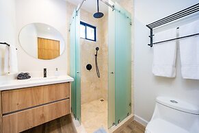 Tropical Brand new 4 BR gem in Potrero Near Beach - Casa Marzo