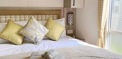 Stunning River View 2 Bedroom Caravan With Decking