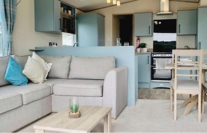 Luxury Caravan-sleeps 6- Pets Ok-site Pool