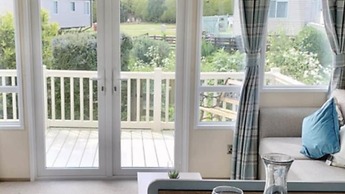 Stunning River View 2 Bedroom Caravan With Decking