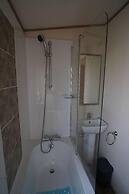 Stunning River View 2 Bedroom Caravan With Decking