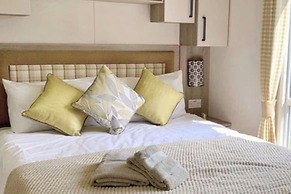 Luxury Caravan-sleeps 6- Pets Ok-site Pool
