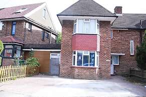 Impeccable 1-bed Apartment in Harrow