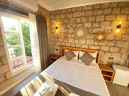 Armi Alaçatı +13 Adult Only