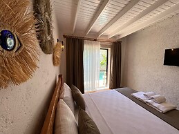 Armi Alaçatı +13 Adult Only