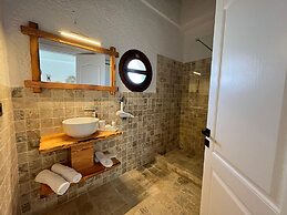 Armi Alaçatı +13 Adult Only