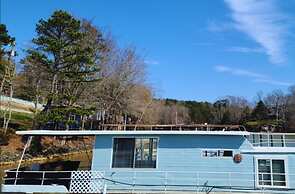 Long Cove Resort & Marina