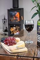 Beautiful 2-bed Cottage in Brampton