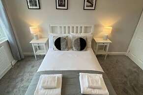 Flat - Sleeps 4 - Pet Friendly - Parking
