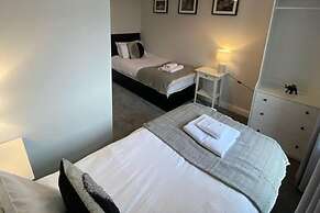 Flat - Sleeps 4 - Pet Friendly - Parking