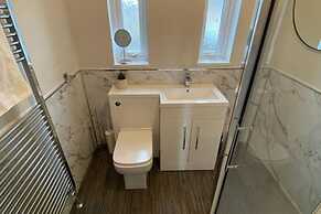 Flat - Sleeps 4 - Pet Friendly - Parking