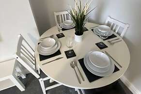 Flat - Sleeps 4 - Pet Friendly - Parking