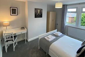 Flat - Sleeps 4 - Pet Friendly - Parking