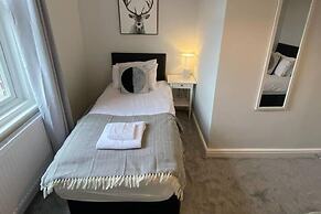 Flat - Sleeps 4 - Pet Friendly - Parking