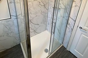 Flat - Sleeps 4 - Pet Friendly - Parking