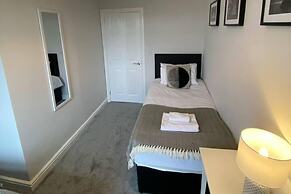 Flat - Sleeps 4 - Pet Friendly - Parking
