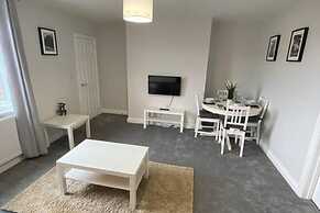 Flat - Sleeps 4 - Pet Friendly - Parking