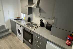 Flat - Sleeps 4 - Pet Friendly - Parking