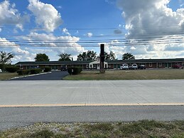 Hillcrest Motel By OYO Aurora IN Near Lawrenceburg