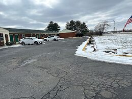 Hillcrest Motel By OYO Aurora IN Near Lawrenceburg
