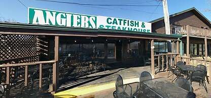 Anglers Riverfront Motel