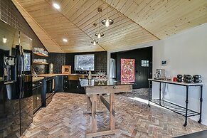 La Maison Mirch - Luxe Design Retreat