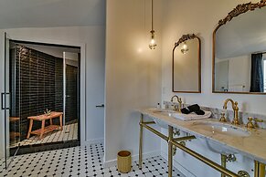 La Maison Mirch - Luxe Design Retreat