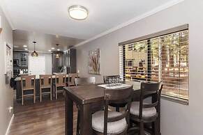 Dawn and Dusk by Avantstay Modern Cabin in Great Location w/ Home Thea