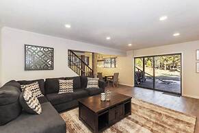 Dawn and Dusk by Avantstay Modern Cabin in Great Location w/ Home Thea