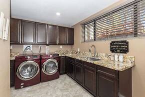 Dawn and Dusk by Avantstay Modern Cabin in Great Location w/ Home Thea