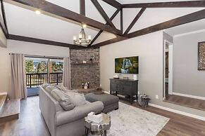 Dawn and Dusk by Avantstay Modern Cabin in Great Location w/ Home Thea