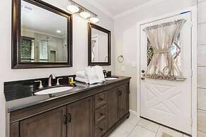 Dawn and Dusk by Avantstay Modern Cabin in Great Location w/ Home Thea