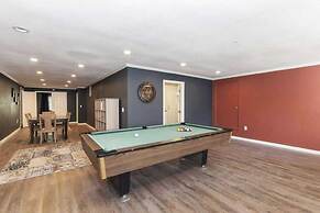 Dawn and Dusk by Avantstay Modern Cabin in Great Location w/ Home Thea