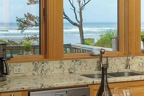 The Castle Rock Estate by Avantstay Steps From Arch Cape Beach w/ Hot 