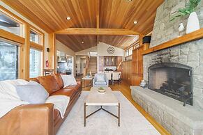 The Castle Rock Estate by Avantstay Steps From Arch Cape Beach w/ Hot 