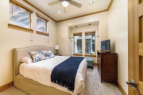 The Castle Rock Estate by Avantstay Steps From Arch Cape Beach w/ Hot 