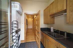 The Castle Rock Estate by Avantstay Steps From Arch Cape Beach w/ Hot 