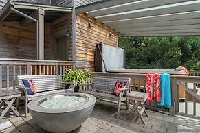 The Castle Rock Estate by Avantstay Steps From Arch Cape Beach w/ Hot 